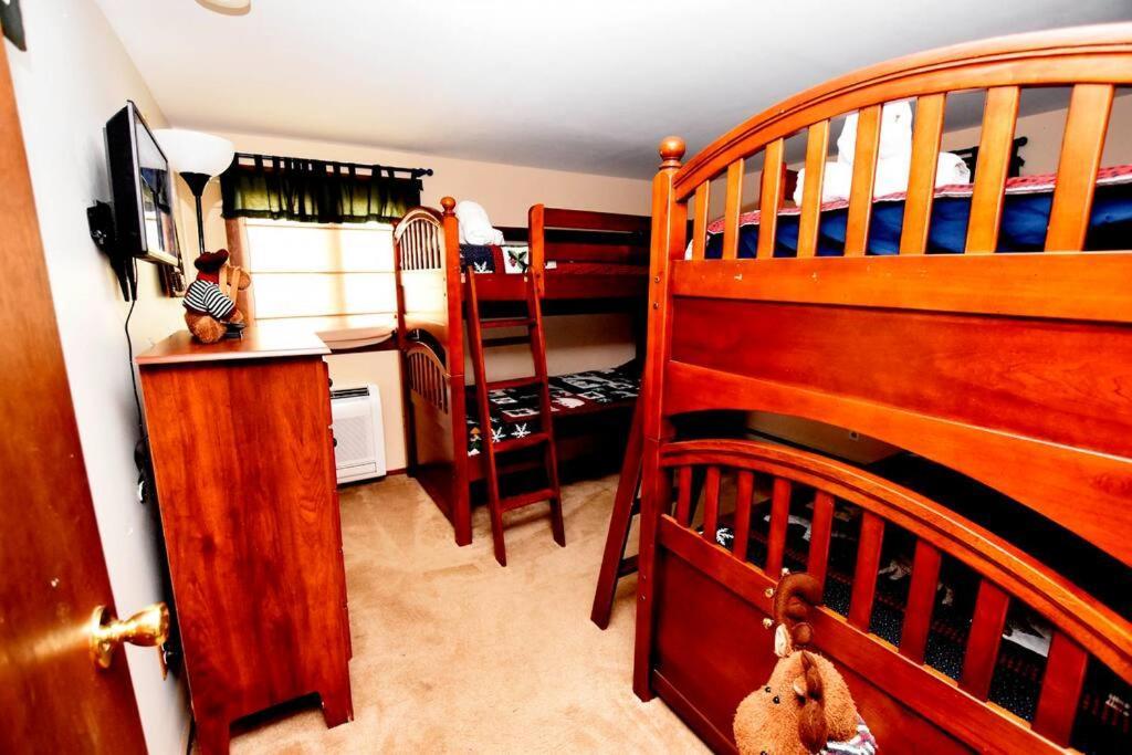 3-Bedroom Vacation Home Steps To Camelback Ski Area Ski-In Ski-Out Crescent Lake Eksteriør bilde
